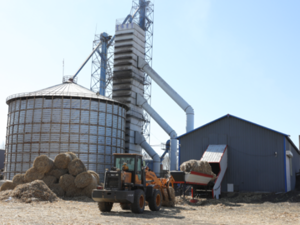 煤價(jià)上漲，糧食烘干用上生物質(zhì)秸稈大包直燃熱風(fēng)爐，一年省下30萬